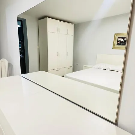 With Self Check-in Тирана