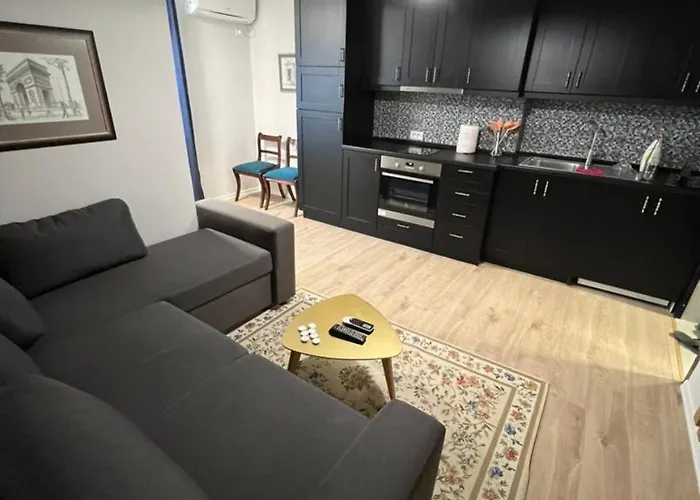 With Self Check-in تيرانا